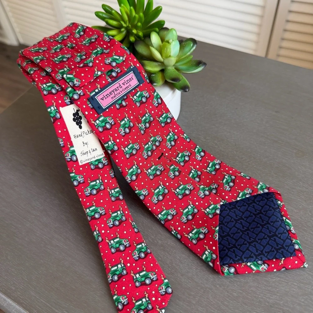 Vineyard Vines Christmas Holiday Patterned Red Silk Neck Tie